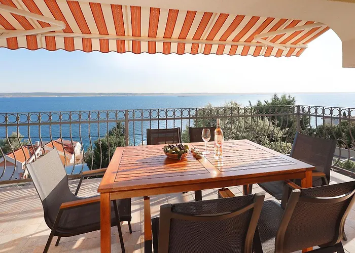 Apartment Lina - Pool And Sea View