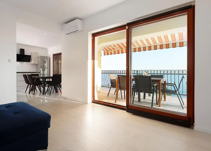 Apartment Lina - Pool And Sea View