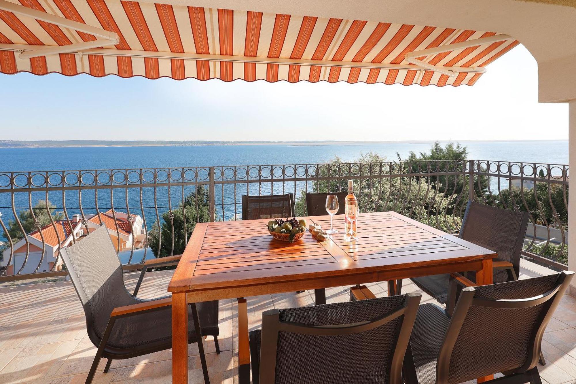 Lina - Pool And Sea View Apartment