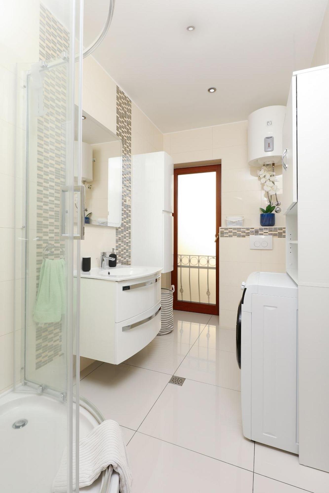 Lina - Pool And Sea View Apartment Starigrad Paklenica