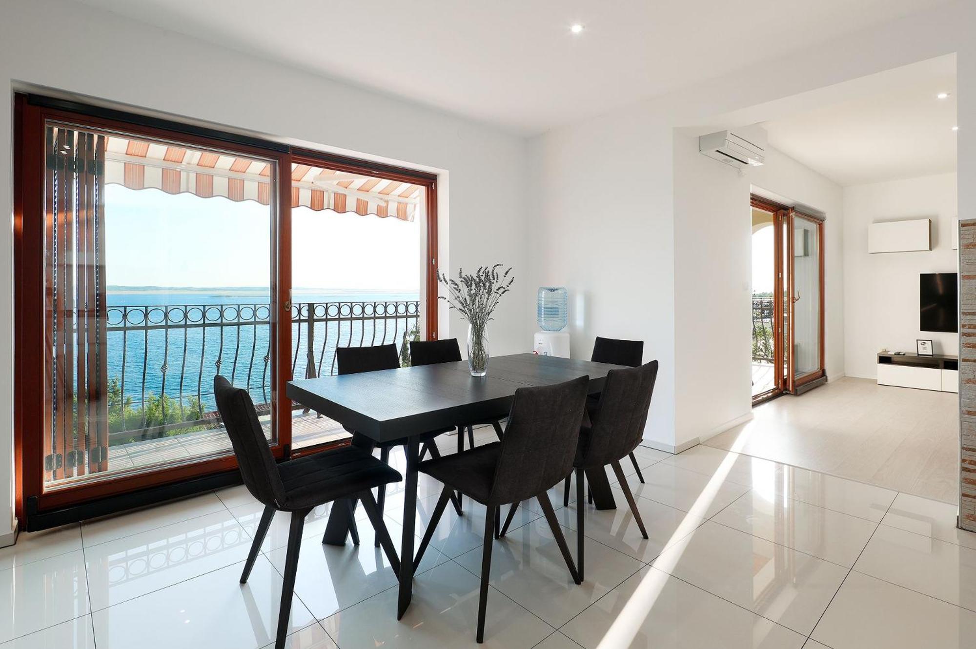 Apartment Lina - Pool And Sea View