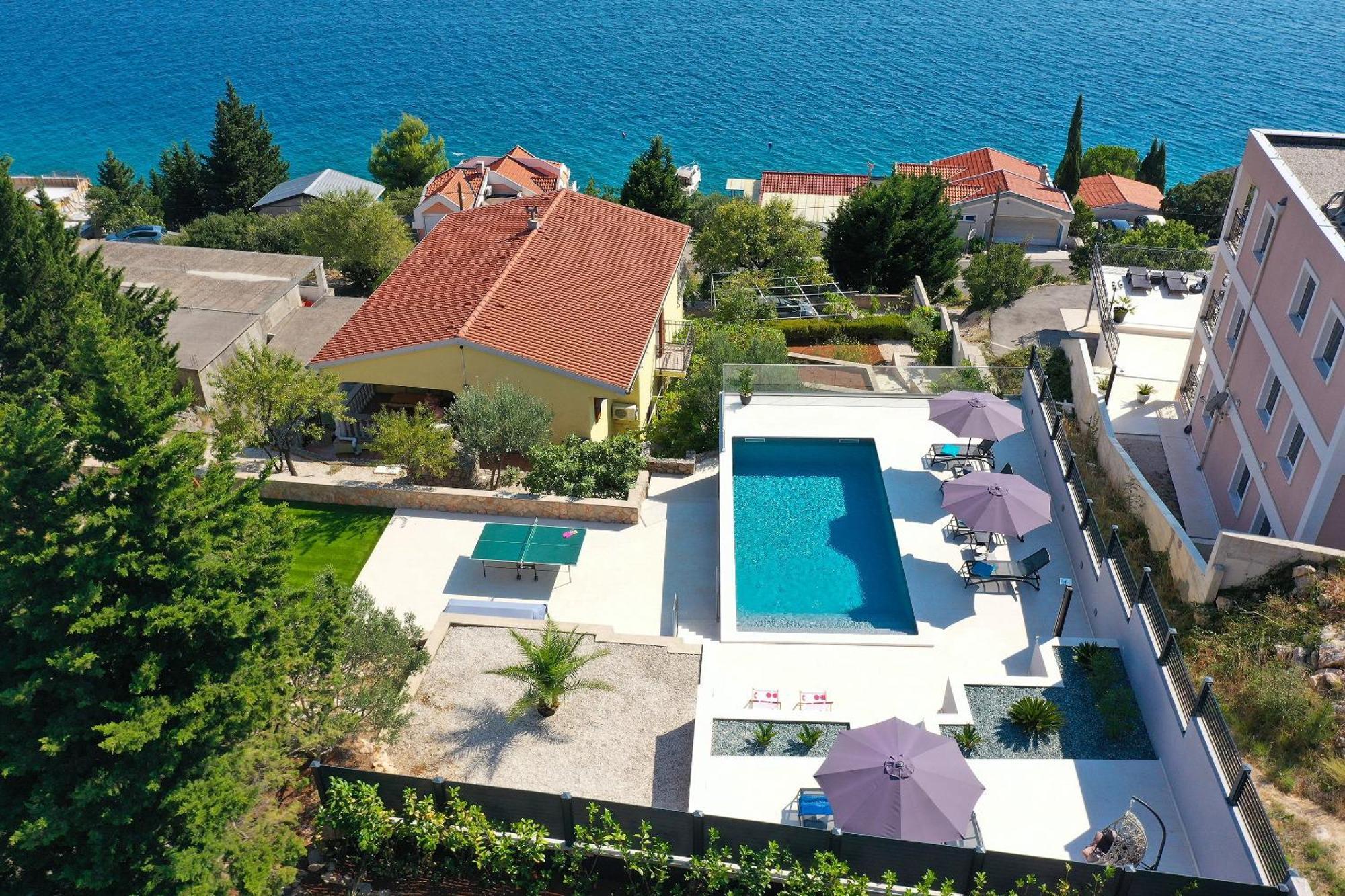 Lina - Pool And Sea View Apartment Starigrad Paklenica
